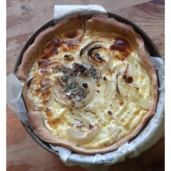 Quiche chèvre, oignon, thym...